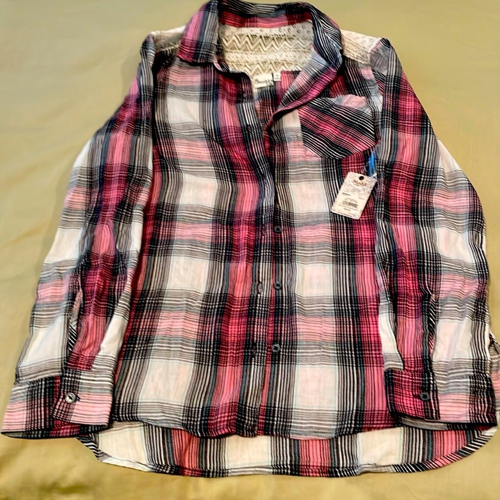Girls size 16 long sleeve- plaid/pink/black button downn shirt with pocket
NEW